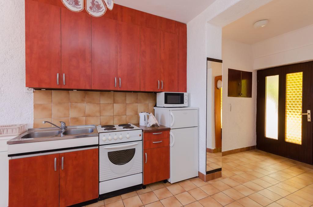 Apartments Zorka Кампор Экстерьер фото